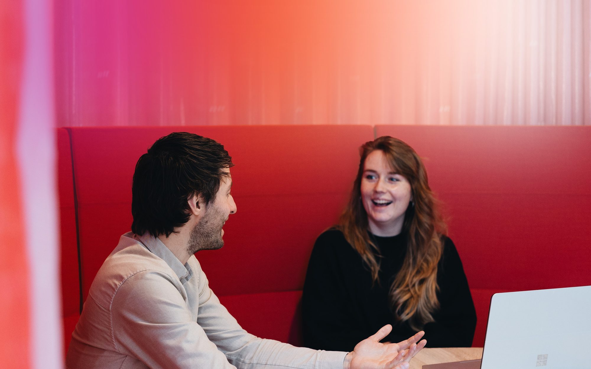 Two colleagues in conversation at a Fellowmind HiveAI launch event
